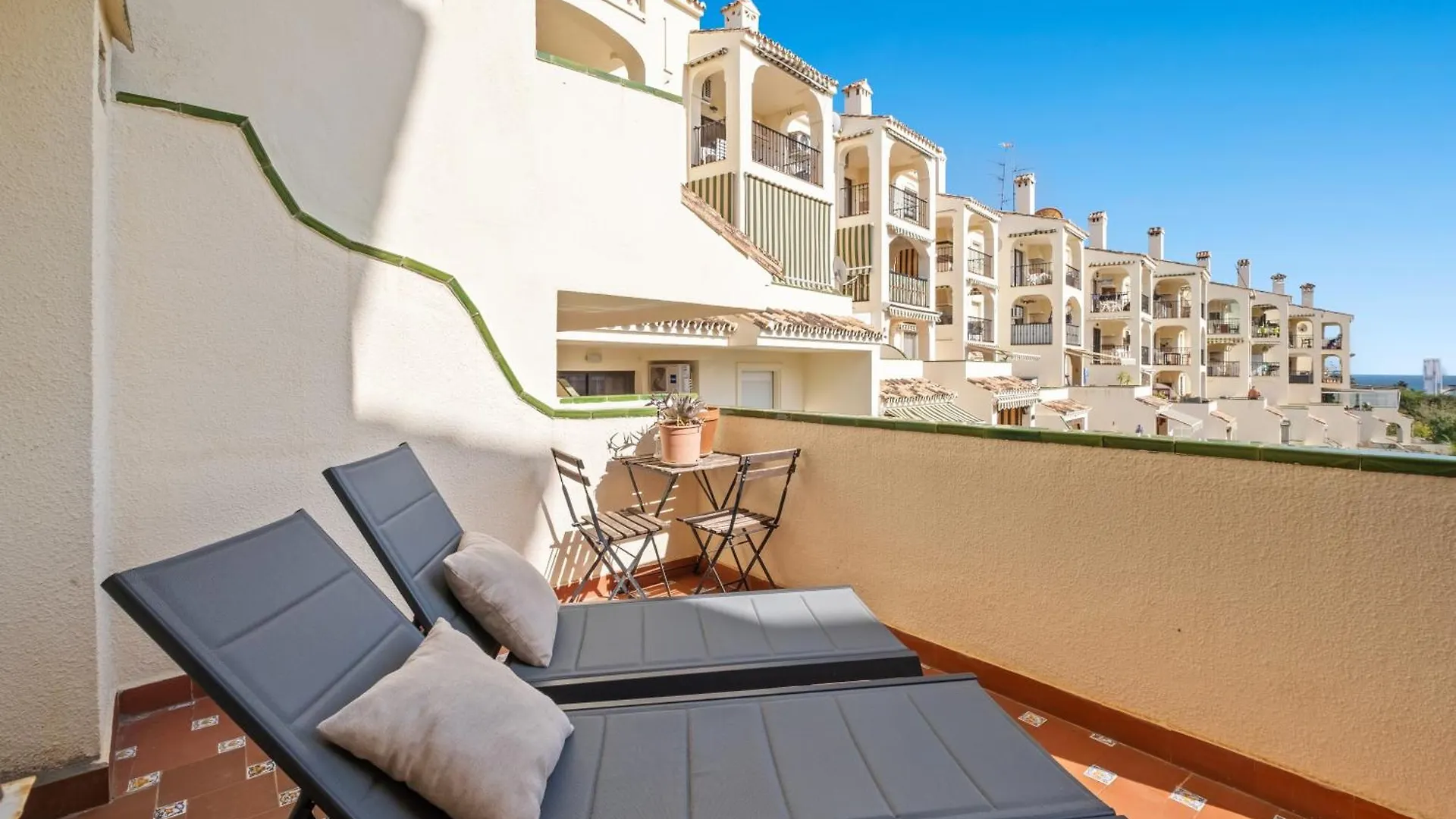 Amazing Apartment With Sea View & Big Terrace Mijas